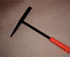 Kladivo zváračské na strusku s plastovou rúčkou